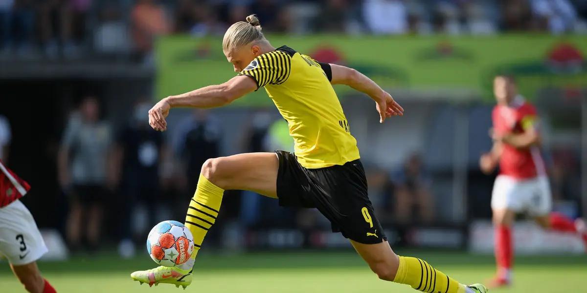 Manchester United va por Erling Haaland y en su técnico tiene una carta ganadora. Como director deportivo de Red Bull, Rangnick apostó por el delantero noruego en el Salzburgo en 2018, es amigo de su padre y tiene gran realción con Erling.