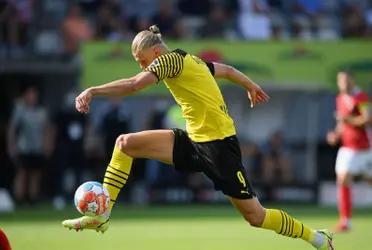 Manchester United va por Erling Haaland y en su técnico tiene una carta ganadora. Como director deportivo de Red Bull, Rangnick apostó por el delantero noruego en el Salzburgo en 2018, es amigo de su padre y tiene gran realción con Erling.