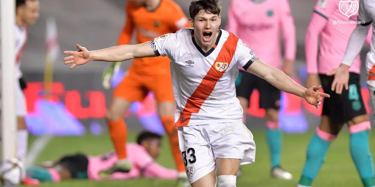 Marcelo acaba contrato a mitad de este año y es casi un hecho que no continuará en el Real Madrid. Es por eso que la Casa Blanca busca un jugador para reemplazarlo y Fran García del Rayo Vallecano sería el elegido.