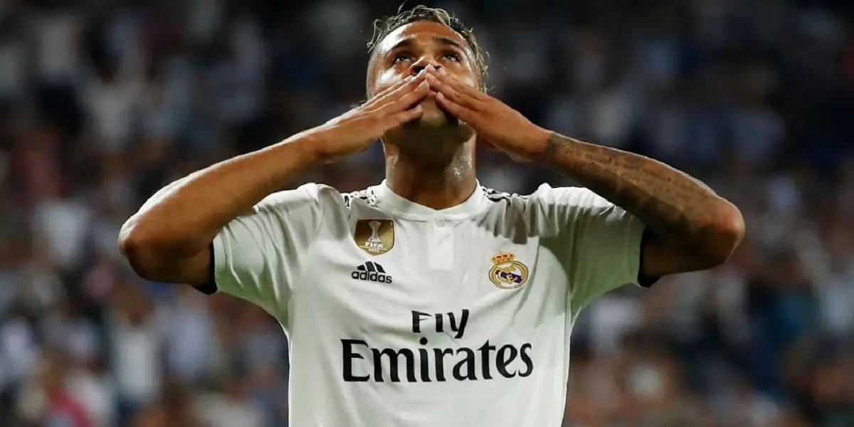 Mariano Díaz nunca termino de engranar en el Real Madrid. No pudo hacerse un hueco en el once titular ni ser un recambio de garantía para Benzema por lo que es probable que abandone la casa blanca la próxima temporada. El equipo que lo pretenda debería abonar 15 millones de euros.