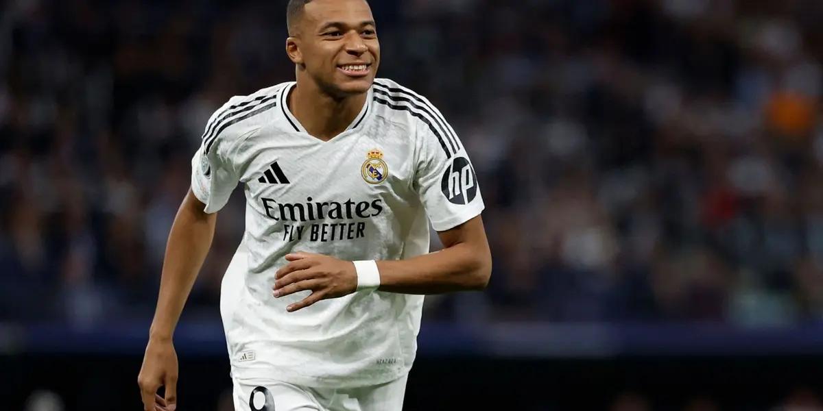 Mbappé aprovechó el error de Blaswich, el portero del Salzburgo, para sumar otro gol al marcador