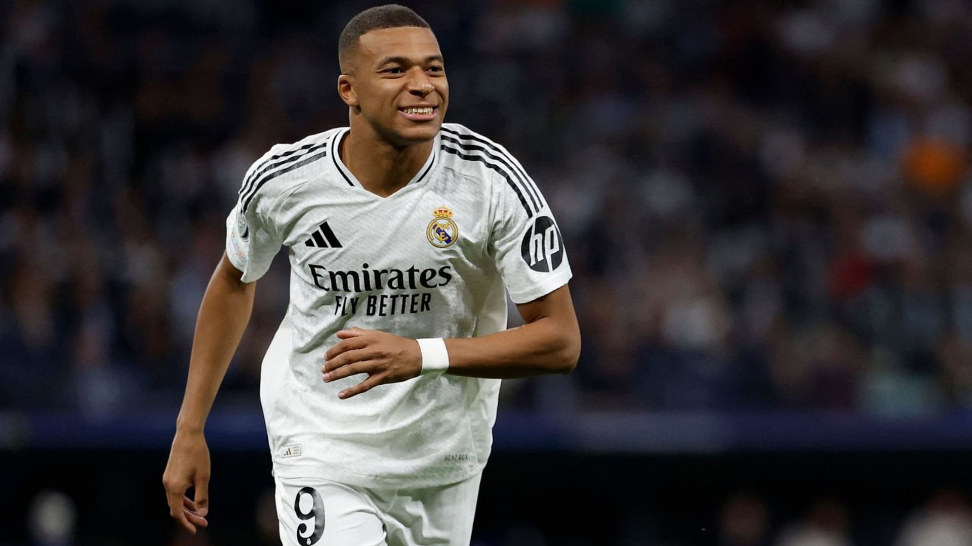 Mbappé aprovechó el error de Blaswich, el portero del Salzburgo, para sumar otro gol al marcador