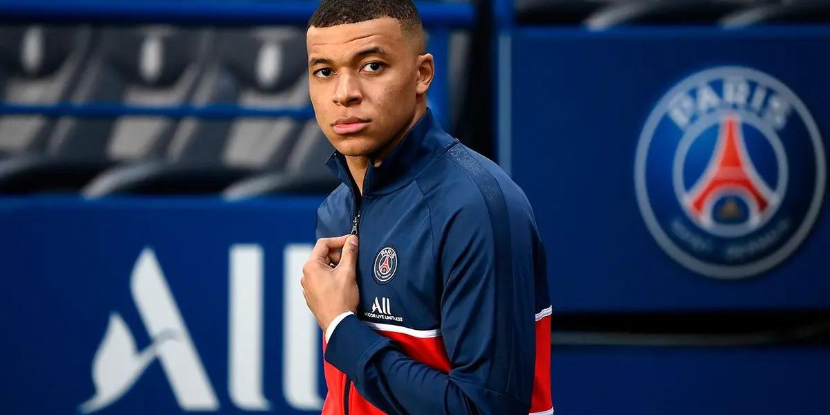 Mbappé es libre para negociar un pre contrato con el equipo que desee. Pero según aseguran varios medios, este tendría una prima de 90 millones de euros.