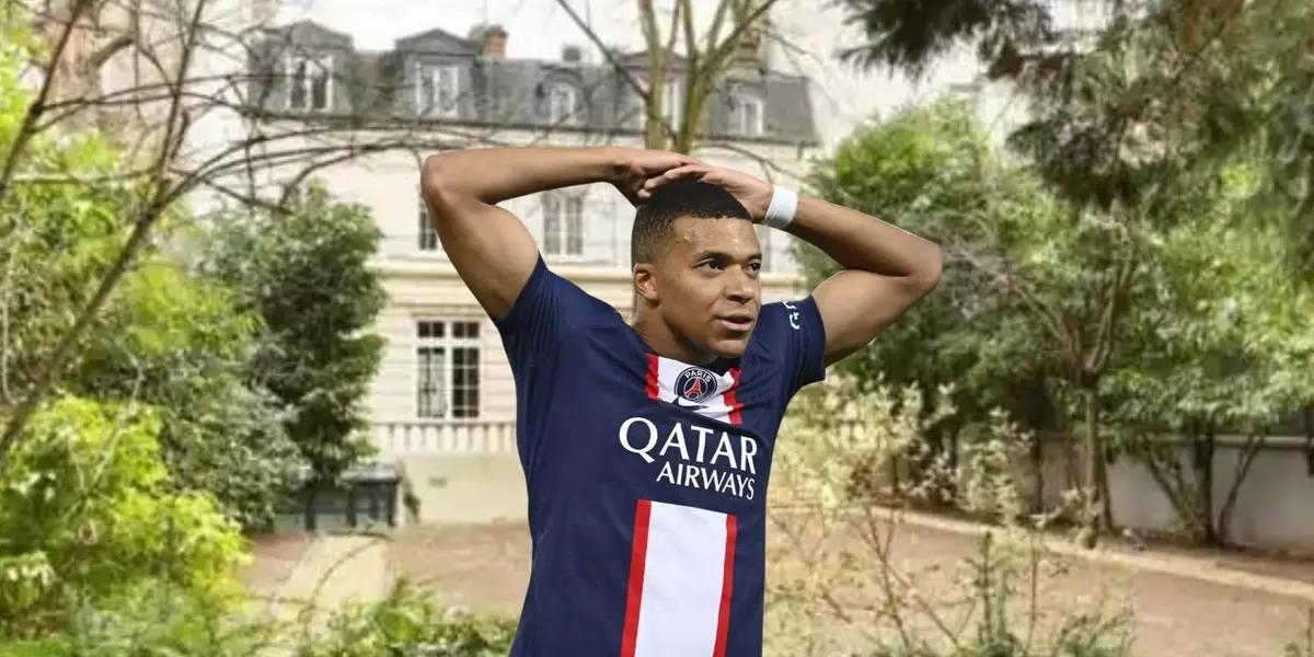 Mbappé lamentándose, mansión de fondo
