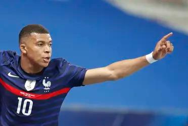 Mbappé mostró su malestar con un compañero del seleccionado.