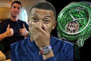 Mbappé tiene un reloj de alta gama, pero no como el que tiene Cristiano Ronaldo en Arabia