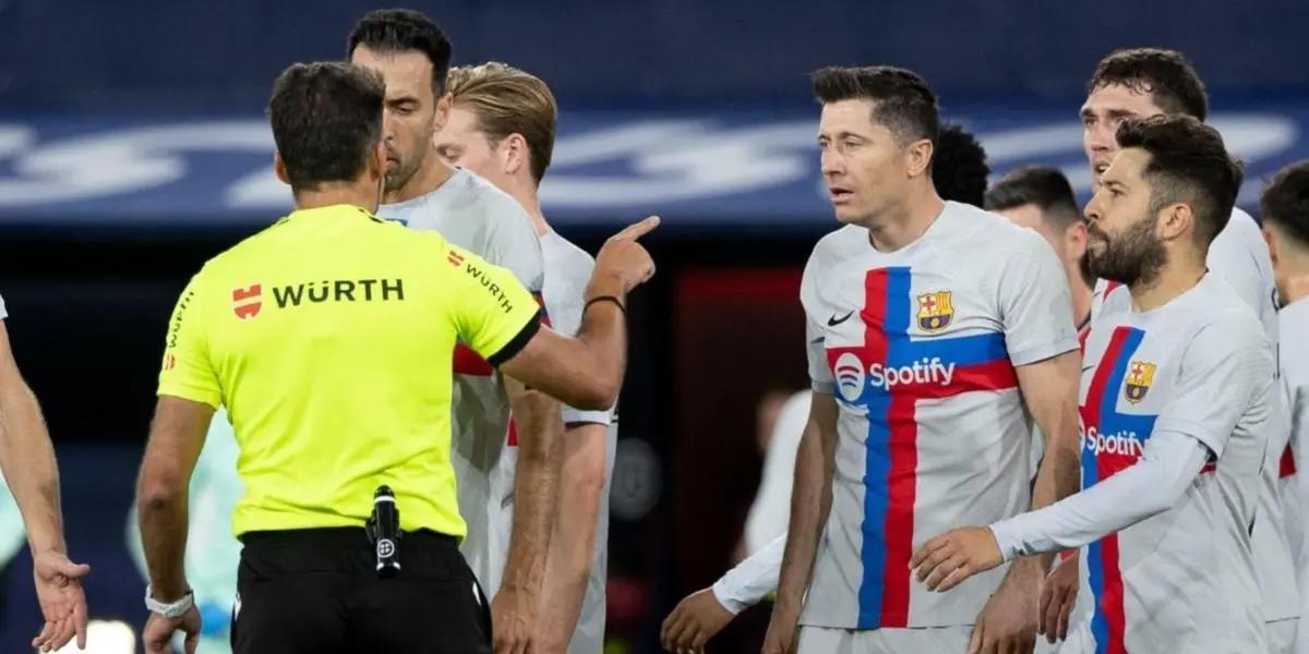 Memphis Depay tendrá que demostrar su valía ante la ausencia de Robert Lewandowski por 3 jornadas de La Liga.