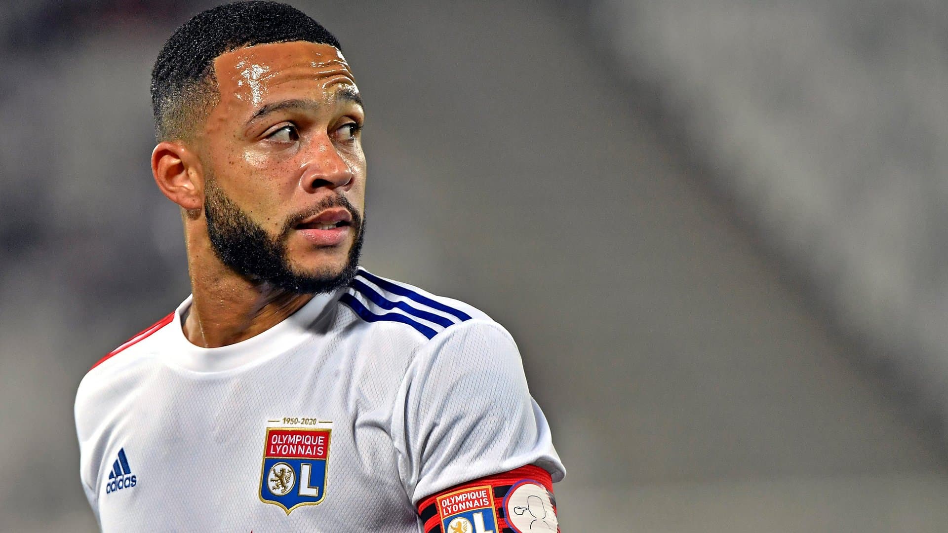 Memphis ha sido uno de los futbolistas más nombrados del último tiempo en FC Barcelona debido a la recuperación de su mejor nivel, algo que había perdido desde su llegada a Manchester. El holandés lleva un impresionante tatuaje que resume su vida y también su actitud en el fútbol.