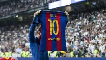 Messi posa con la 10 en el Bernabéu
