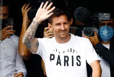 Messi ya aterrizó en París y fue presentado por los canales oficiales del club, su familia se instaló en un lujoso hotel del centro de la ciudad donde también residen Sergio Ramos y Donnarumma, otras dos incorporaciones de lujo para el PSG.