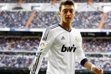 Mesut Özil anunció su retiro del fútbol pero fuera de las canchas ha hecho negocios millonarios