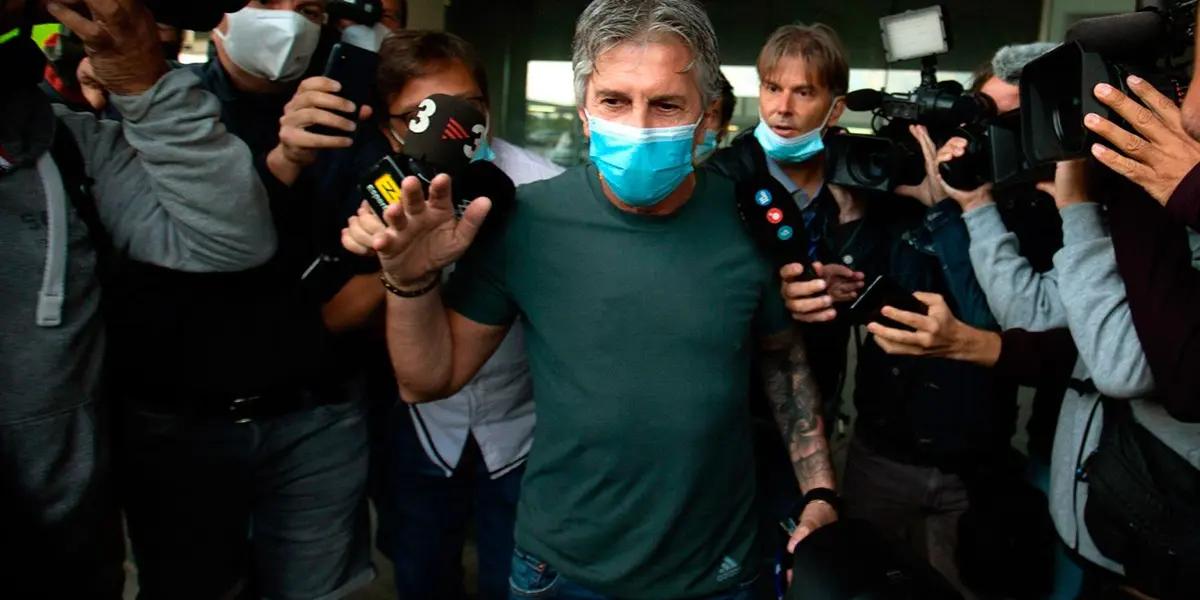 Mientras confirmaba el acuerdo al cual arribaron el ex jugador del FC Barcelona y el Paris Saint-Germain Jorge Messi, padre de Lionel y quien maneja los destinos profesionales del futbolista, apuntó directamente a su ex club con una interesante respuesta.