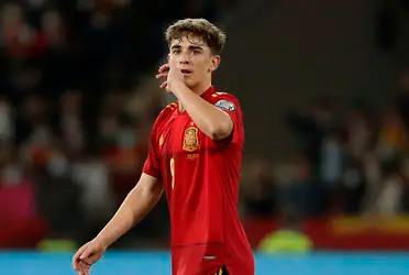 Mientras aún conserva una cláusula de rescisión de 50 millones de euros, y sigue siendo accesible a su presupuesto, el Liverpool quiere reforzarse con la flamante aparición del Barcelona. Laporta quiere renovar y extender el contrato del futbolista por el que el equipo inglés está dispuesto a abonar su salida.