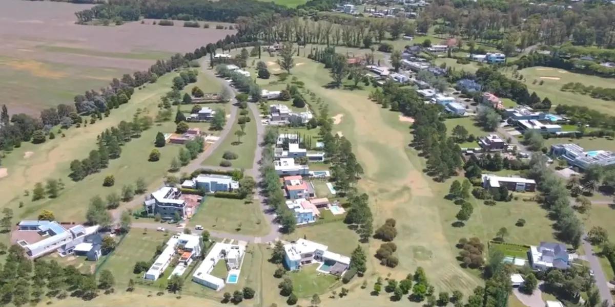 Mientras estuvo aislado en su país, luego de las festividades de fin de año, se pudo conocer parte de los detalles de "La Fortaleza". la excluiva mansión que está construyendo el astro argentino para cuando deje la actividad profesional.