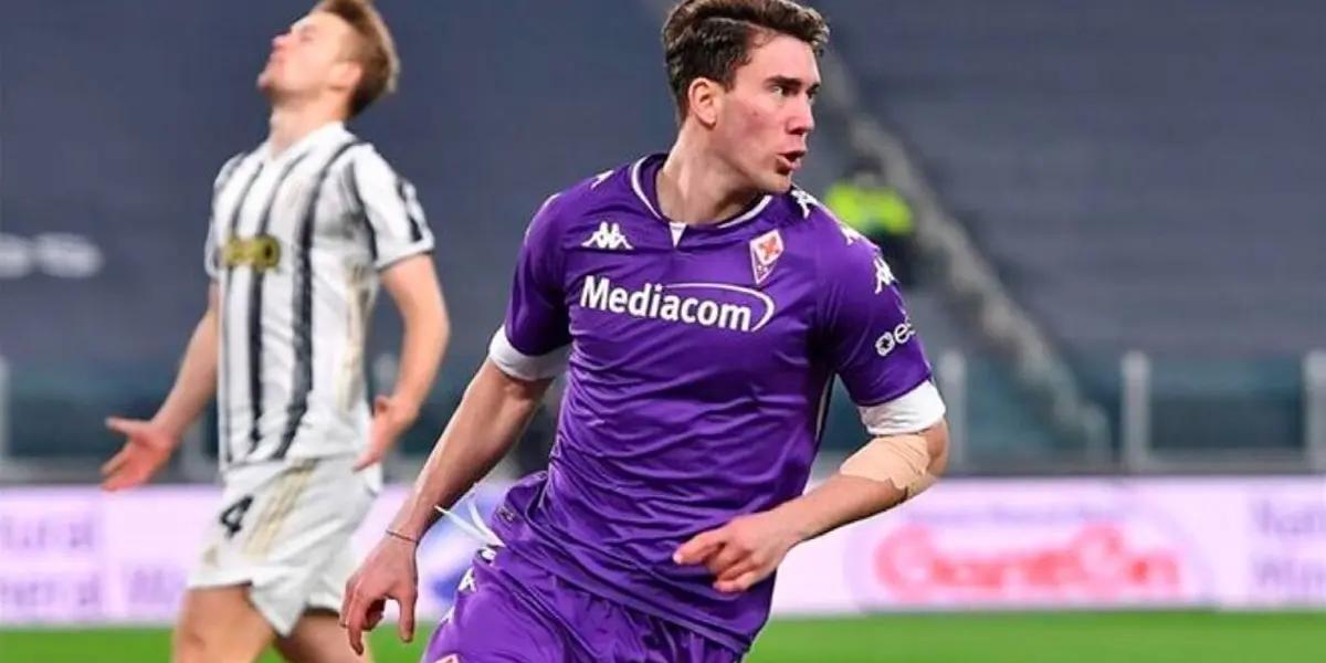 Mientras intenta cerrar el acuerdo con la Fiorentina para hacerse de sus servicios, Atlético de Madrid aceleró hasta llegar al convenio de palabra con el serbio Vlahovic, para reforzar la plantilla de Simeone.