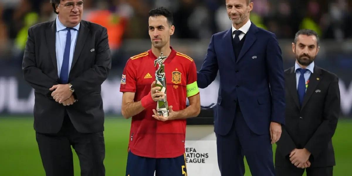 Mientras pena con el funcionamiento de un muy flojo Fc Barcelona, donde es parte de los cuestionados, en la Selección de Luis Enrique es el encargado de dar briilo.