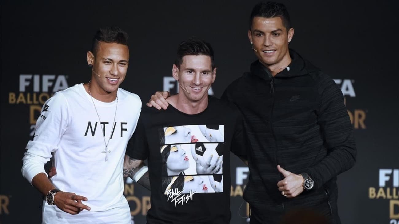 Mientras PSG prepara el estreno de su power trío, con la incorporación de Messi a la dupla de ataque que ya conformaban Neymar y Kylian Mbappé, se trabaja en la renovación del francés que podría quedar libre en 2022. En caso de no haber un acuerdo, podría arribar otro de los mejores jugadores del planeta fútbol: Cristiano Ronaldo. El París Saint-Germain es insaciable.