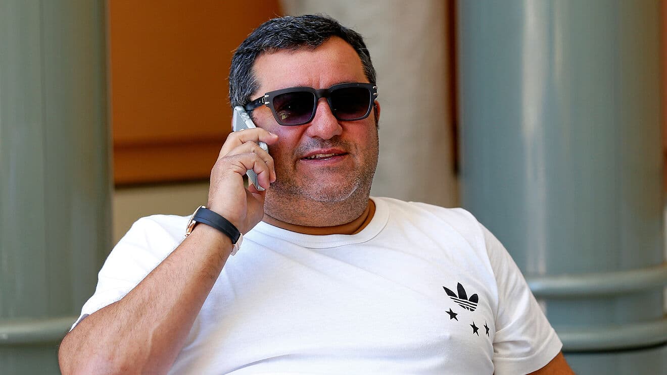 Mino Raiola es sin lugar a dudas uno de los más prolíficos representantes de los últimos años. No solo ha manejado algunos de los pases más resonantes sino que su personalidad histriónica lo han hecho un personaje casi de la cultura popular del fútbol mundial mientras representa a jugadores como Zlatan Ibrahimovic o Erling Haaland.
