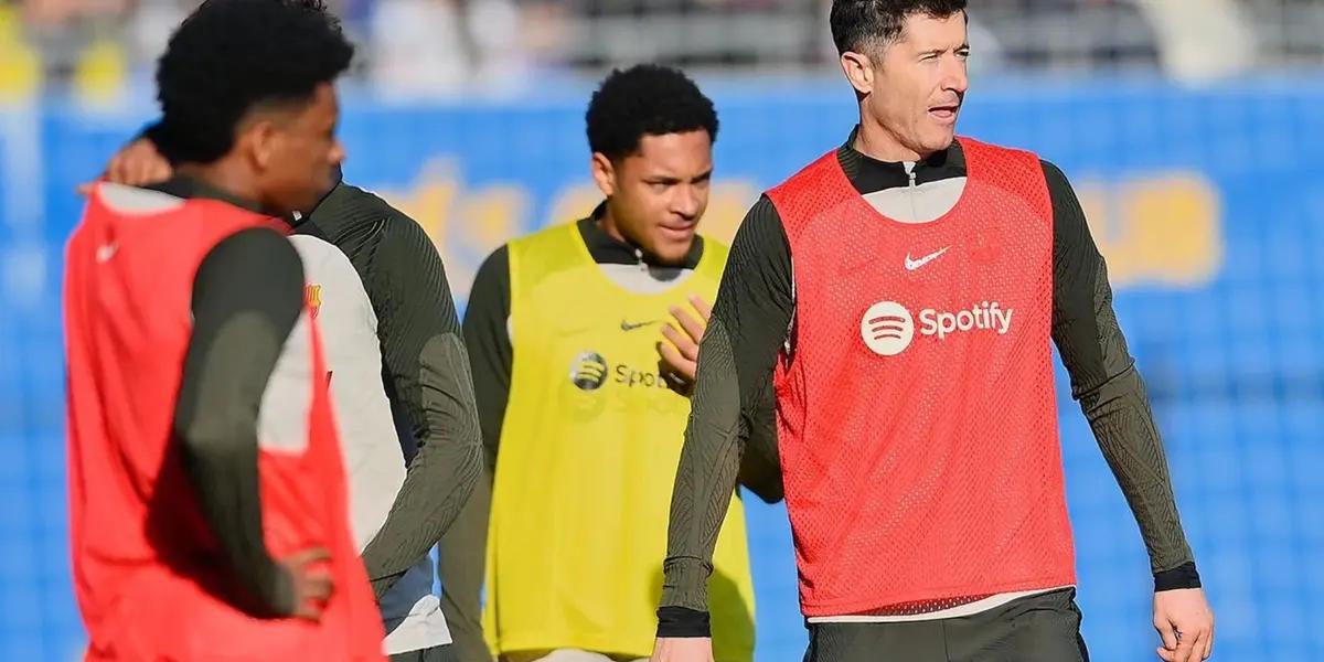 Mira lo que hacen Vítor Roque y Lewandowski luego de entrenar en el FC Barcelona