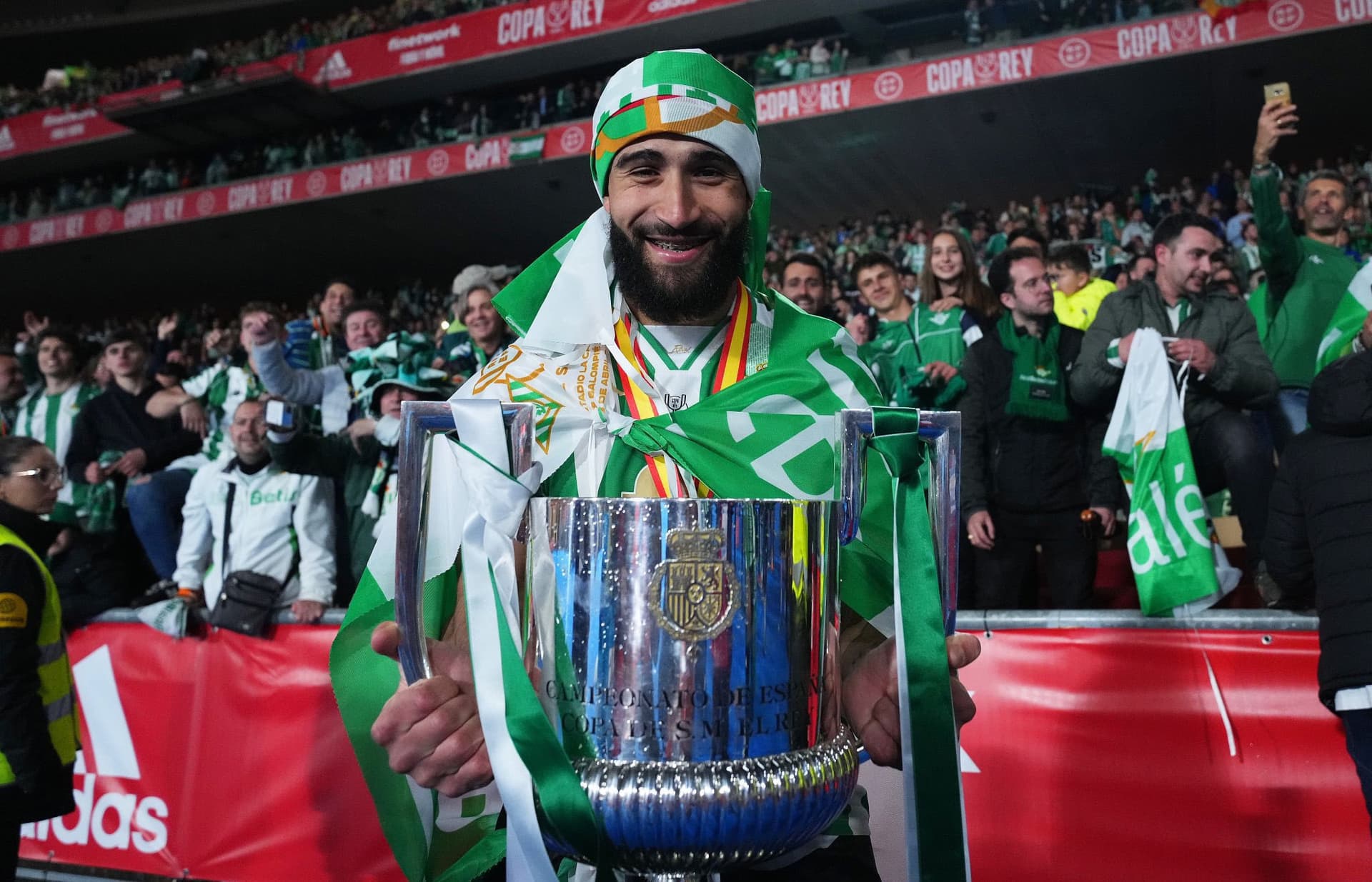Nabil Fekir tuvo un gran partido ayer en La Cartuja, fue clave en el Betis y se coronó campeón de la Copa del Rey. El Atlético Madrid viene siguiendo al jugador francoargelino.