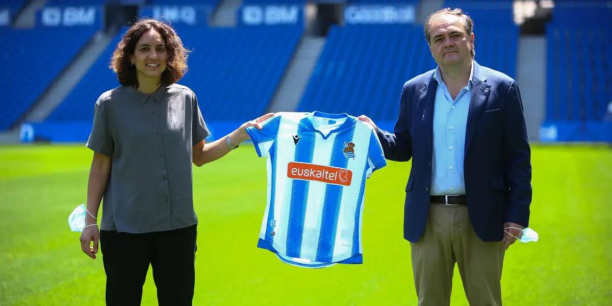 Natalia Arroyo es la entrenadora que le dio alas a la Real Sociedad para poder competir con el legendario equipo femenino del Fútbol Club Barcelona. No solo en la Liga Iberdrola, en la Copa de la Reina también.