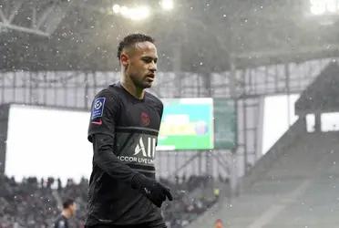 Neymar declaró que quiere volver a jugar en el Santos.