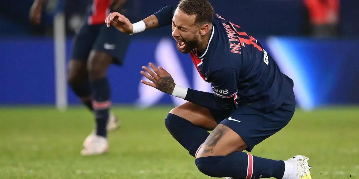 Neymar, el futbolista que le costó 220 millones de euros al club francés vive una crisis de rendimiento que preocupa a los directivos. Ellos evalúan la chance de declararlo transferible.