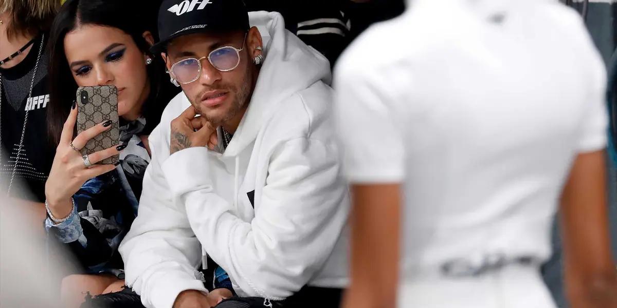 Neymar sigue disfrutando sus ganancias y regalándose lujos, esta vez adquirió una nueva mansión en San Pablo Brasil.