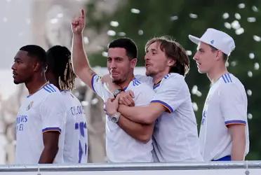 Ni el goleador de la noche Vinicius Junior, ni la gran figura Thibaut Courtois fueron los que más festejaron el nuevo título de UEFA Champions League. Sorprendentemente el jugador que más celebró el nuevo título fue uno de los que menos hizo por el mismo, Eden Hazard.