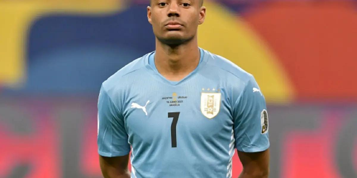 Nicolás de la Cruz es un mediocampista uruguayo que actualmente juega en River Plate de Argentina donde se ha erigido como una de sus principales figuras. La Real Sociedad quiere contar con el jugador de 24 años la próxima temporada y debería abonar 22 millones de dólares de cláusula de salida.