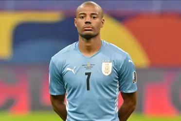 Nicolás de la Cruz es un mediocampista uruguayo que actualmente juega en River Plate de Argentina donde se ha erigido como una de sus principales figuras. La Real Sociedad quiere contar con el jugador de 24 años la próxima temporada y debería abonar 22 millones de dólares de cláusula de salida.