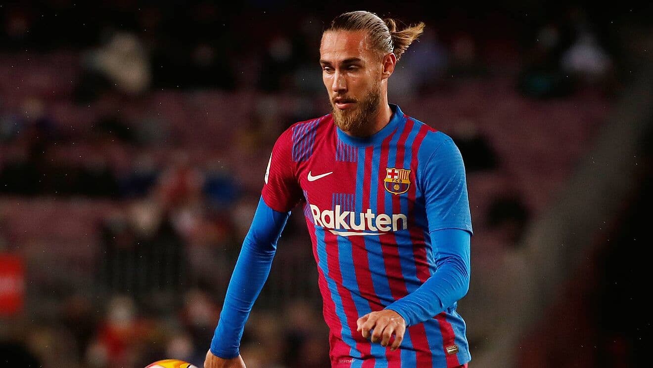 No es un secreto que Barcelona quiere al lateral Gayá, del Valencia. Ante la posibilidad de un interés de la institución Che por Mingueza, el defensor blaugrana, otrora un valuarte para Koeman, podría ser moneda de cambio en esta operación.