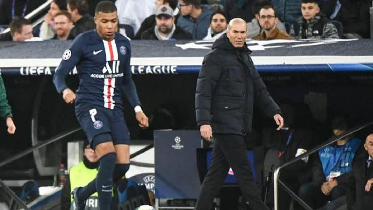 París Saint-Germain pasa por un momento de plena confusión desde lo futbolístico, y no se hacen esperar los cuestionamientos hacía Pochettino. A tal punto que varios dirigentes parisinos e incluso Leonardo ya estarían preparando el terreno para el piso le arribo de Zidane.