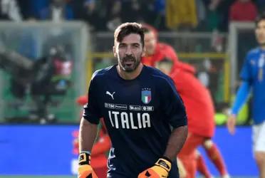 Particular situación vivida entre ambos guardametas en un espacio fuera del campo de juego