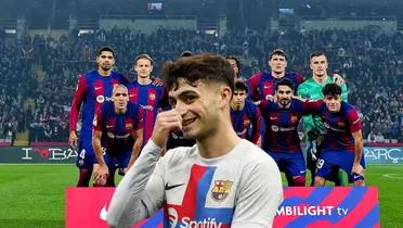 Pedri con la camiseta del Barcelona, de fondo la alineación titular del Barça.