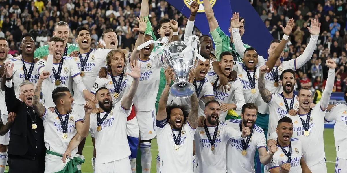 Por la decisión de las tres personas de no asistir al evento, FIFA decidió que quedaron afuera de la carrera por ganar el premio.