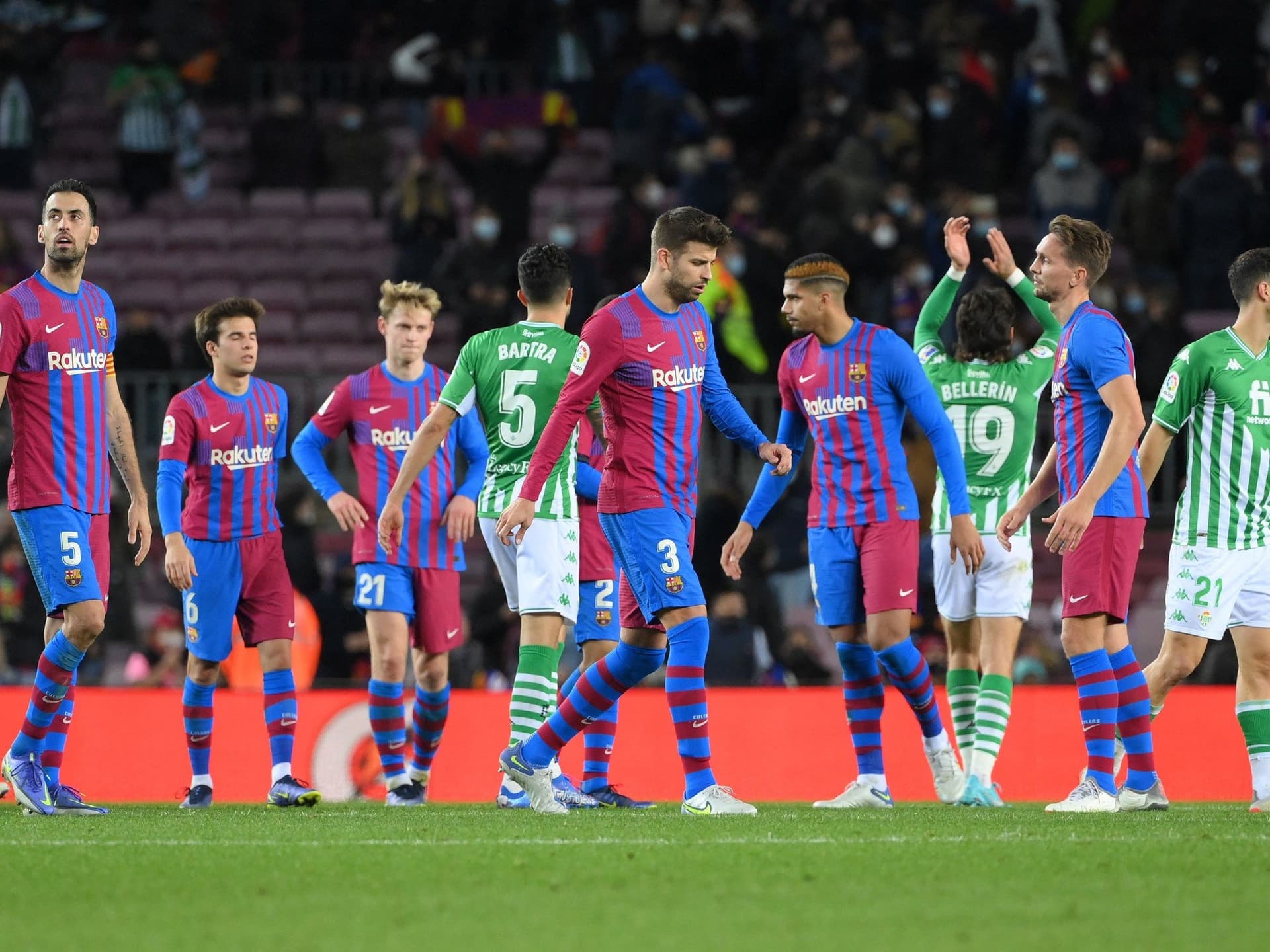 Por la fecha 16 de La Liga, el equipo culé cayó por 1 a 0 frente a los beticos. En una derrota durísima, los dirigidos por Xavi Hernández no pudieron mantener el invicto de tres partidos desde el cambio de entrenador y parecen no encontrar el rumbo en este nuevo proyecto.
