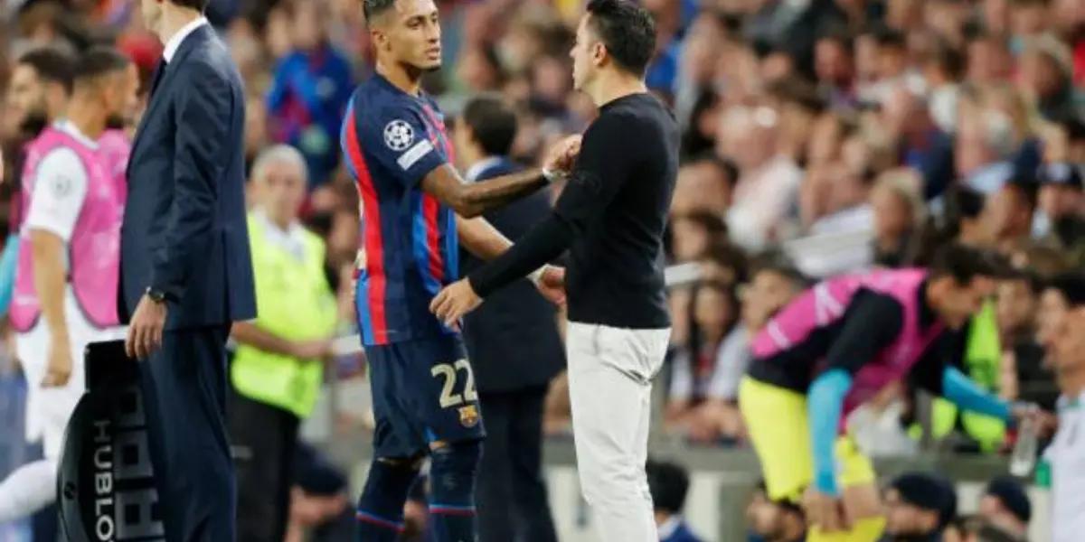 Raphinha y Xavi Hernández del FC Barcelona