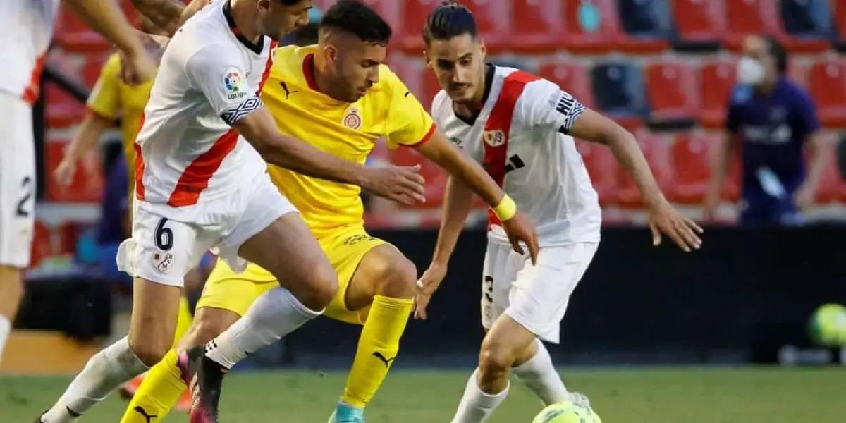 Rayo Vallecano recibe al Villarreal en el Estadio de Vallecas por la 36ª jornada de La Liga Santander. Los capitalinos intentarán cerrar bien una temporada que prometía más ante un Submarino Amarillo que quedó en la puerta de la gran final de la UEFA Champions League.