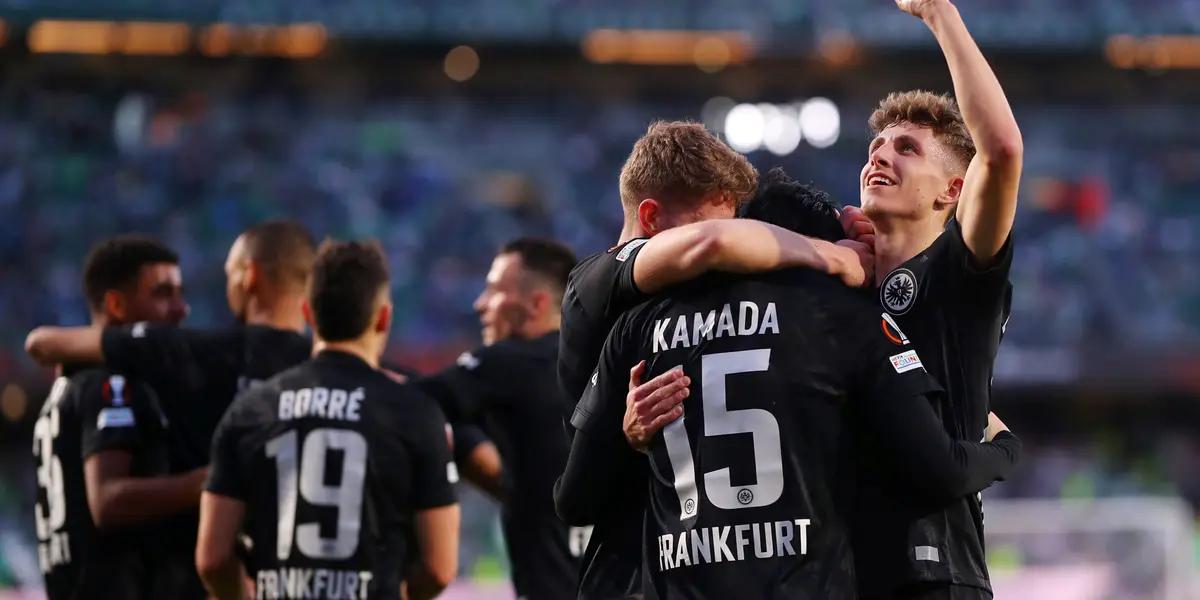 Real Betis no pudo hacer respetar el peso del Benito Villamarìn y cayó 1-2 ante Eintracht Frankfurt. La próxima semana, el equipo andalúz estará obligado a ganar en Alemania si quiere avanzar a cuartos de final de la UEFA Europa League.