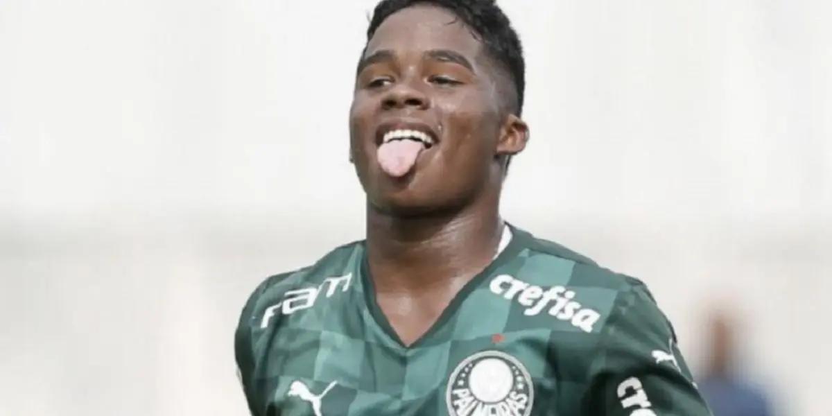 Real Madrid avanza a paso firme por el fichaje de Endrick Sousa. Estaría dispuesto a pagar hasta 45 millones de euros pero el Palmeiras querría establecer una cláusula de 100 millones para asegurarse a su joven talento por varios años.