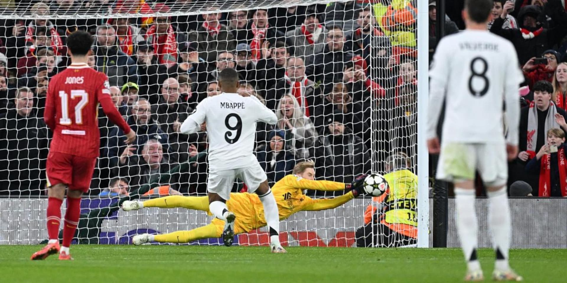Real Madrid, FC Barcelona y Atlético de Madrid son los tres equipos que luchan por la liga, ¿quién tiene más penaltis a favor y en contra?