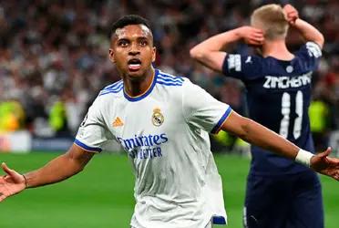Real Madrid una vez más hizo historia y eliminó de forma heroica al Manchester City en las semifinales de la UEFA Champions League. El héroe de la noche fue Rodrygo con un doblete que llevó al alargue el partido. El extremo brasileño tiene una cláusula de salida de 1000 millones de euros.