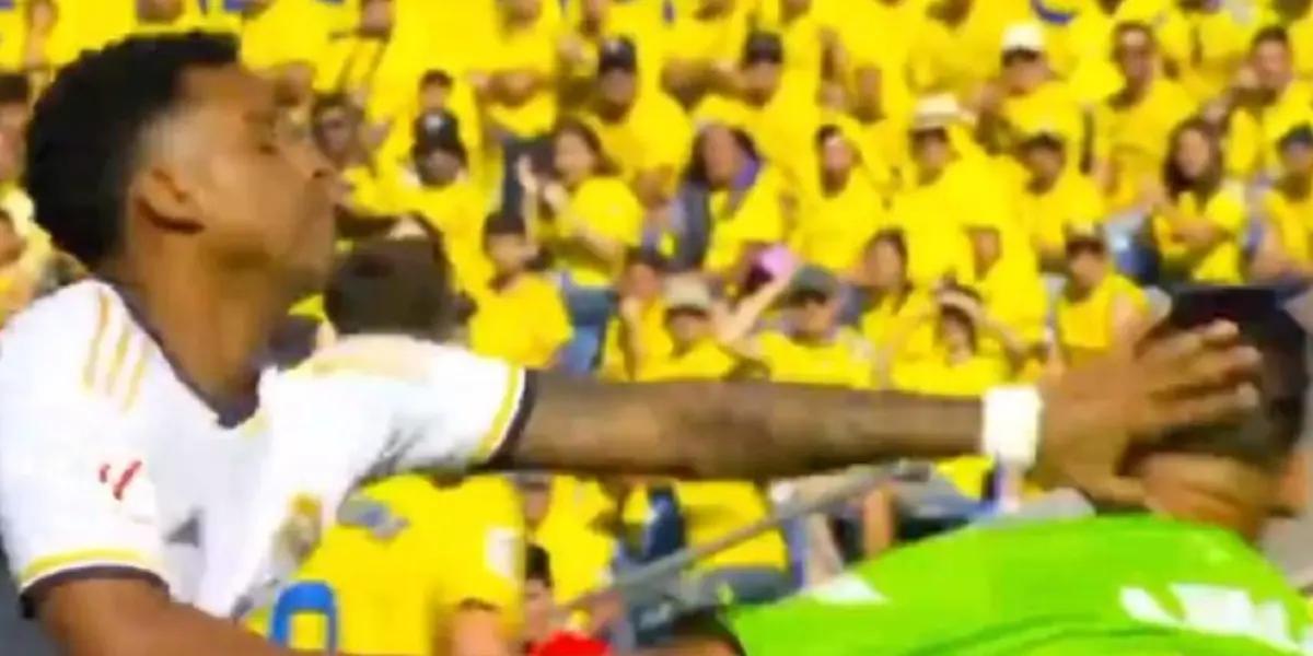 Rodrygo le metió un manotazo a un rival, pese a ello no lo expulsaron e Iturralde se refirió al respecto