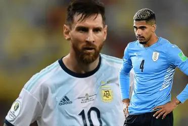 Ronald Araujo cortó a Lionel Messi con infracción y el delantero argentino no lo tomó para nada bien
