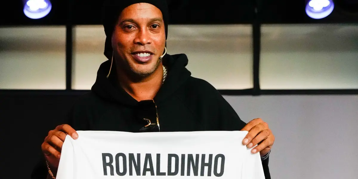 Ronaldinho se ha convertido en sinónimo de alegría para el mundo del fútbol, en el final de su carrera en México se había acostumbrado a no ir a entrenar los lunes y una vez que se presentó, sus compañeros le echaron.