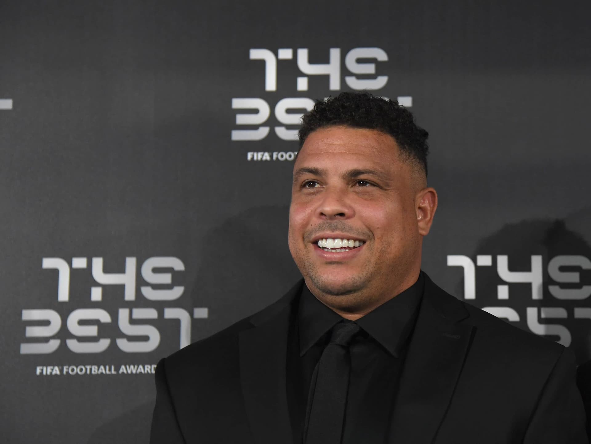 Ronaldo Nazario al ser consultado sobre quienes le parecían los mejores jugadores de la historia no dudo en elegir a Pelé, Maradona, Messi y Cristiano Ronaldo para esa lista.