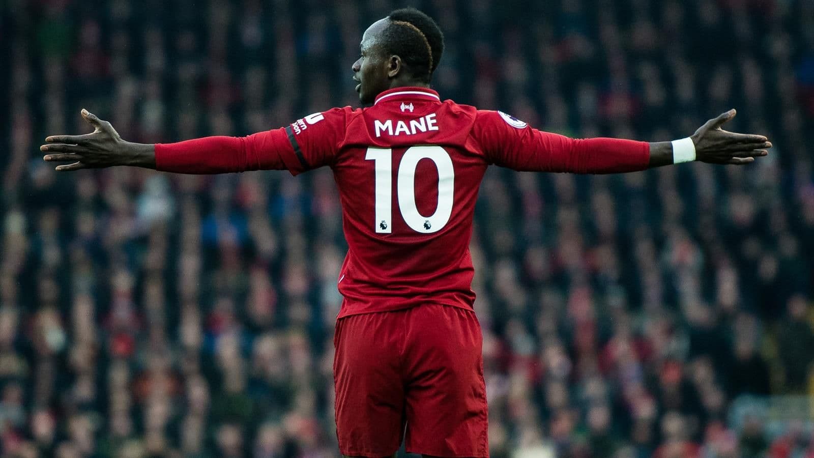 Sadio Mané es una de las figuras del Liverpool de Jürguen Klopp y de la absoluta de Senegal. Su humildad y compromiso con su pueblo natal lo convirtieron en un jugador querido por todo el mundo del fútbol.