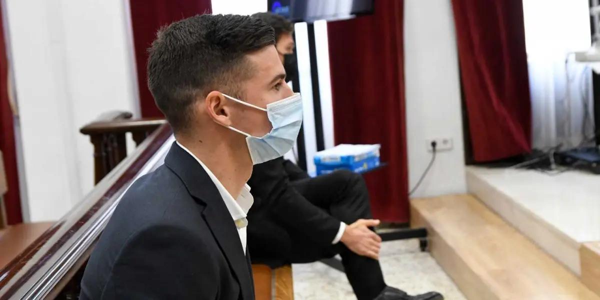 Santi Mina fue condenado a cuatro años de prisión por un delito de abuso sexual a una mujer ocurrido el 18 de junio del 2017. El Celta, que había mantenído al jugador con el grupo, finalmente lo separó y manifestó el rechazo hacia el delito tipificado en la resolución judicial.