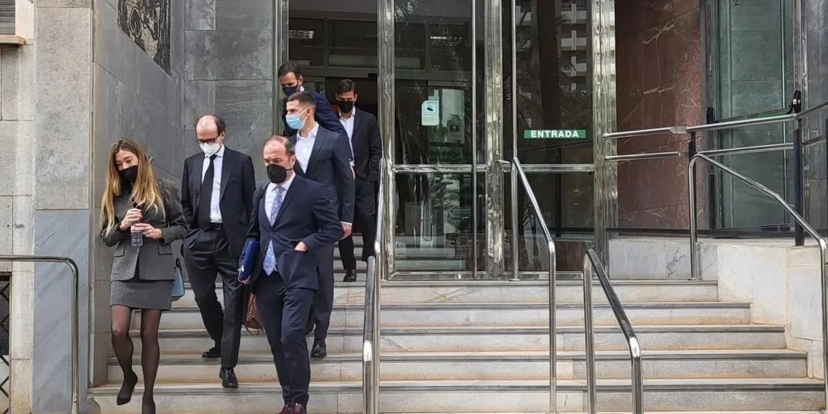 Santi Mina fue condenado a cuatro años de prisión por un delito de abuso sexual a una mujer ocurrido el 18 de junio del 2017. El jugador deberá abonar una multa de 50 mil euros.